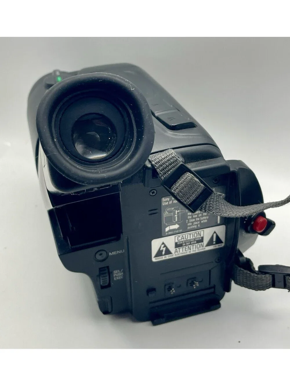 Sony Handycam 8mm Video 8 Video Camera Recorder CCD-TR93 - W/ Wall Plug AC-V16